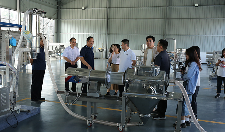 【頂端新聞】數(shù)智賦能新鄉(xiāng)造，看新鄉(xiāng)如何打響產(chǎn)業(yè)轉(zhuǎn)型新名片