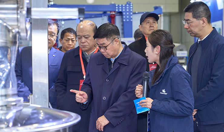 高服以“智能篩分系統(tǒng)+防爆解決方案”雙引擎驅(qū)動(dòng)制造業(yè)升級(jí)，獲工信部領(lǐng)導(dǎo)現(xiàn)場點(diǎn)贊